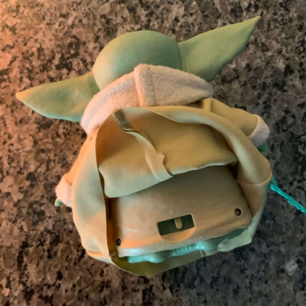 GROGU THE CHILD STAR WARS COLLECTIBLE ELECTRONIC BABY YODA WALT DISNEY WORLD - Picture 6 of 7